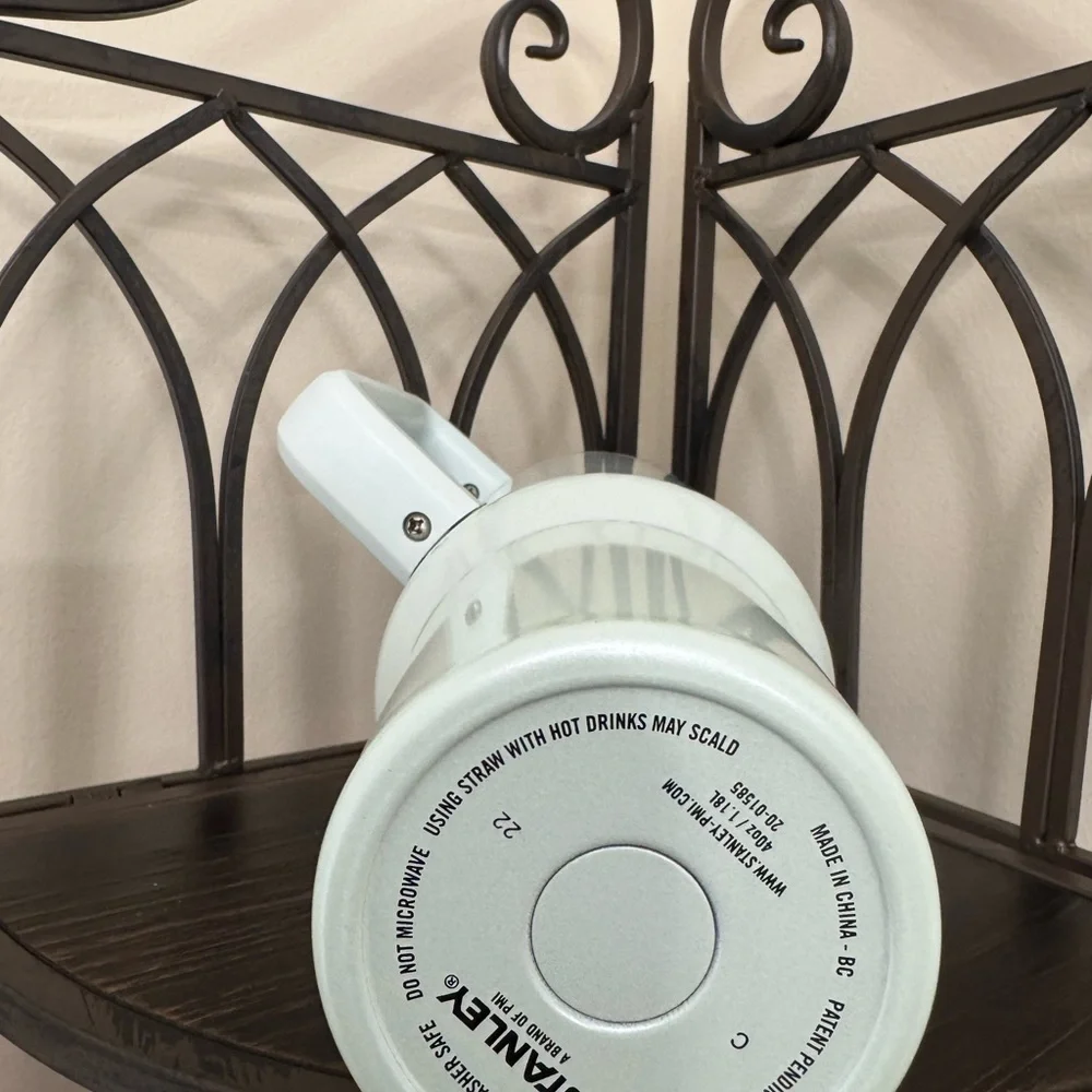 EUC/GUC Stanley Spearmint Pearlescent 40oz OG - Picture 5 of 6